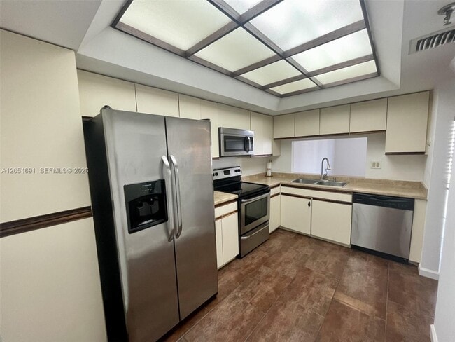Photo - 520 Brickell Key Dr Unidad A1512