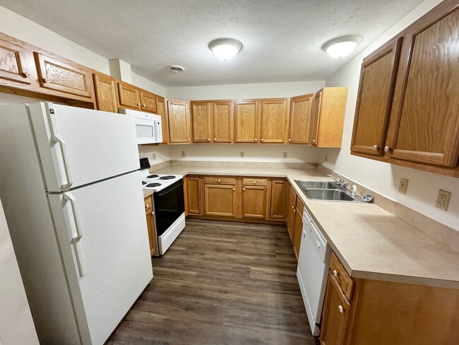 Building Photo - 253-257 Main Street Unit 253