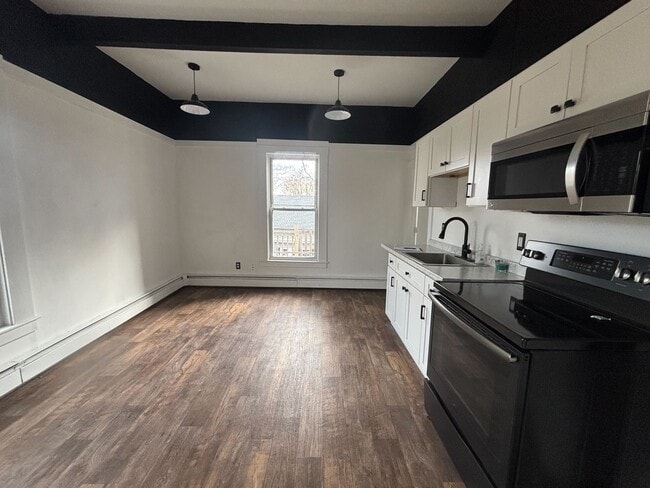 Building Photo - 4 Pearl St Unit # 3 Rental