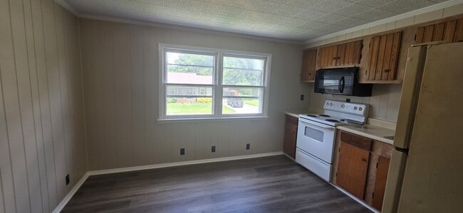 Photo - 413 W High St