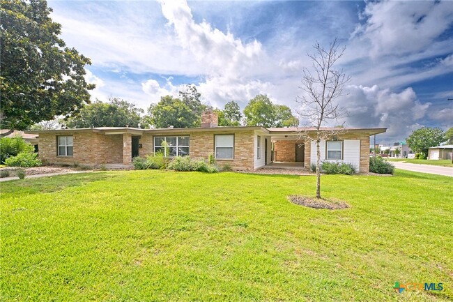 Photo - 671 W Merriweather St House