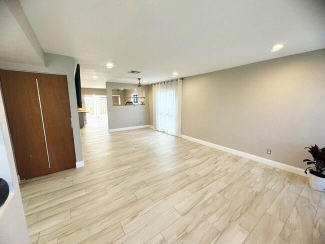 Photo - 321 Sandtree Dr