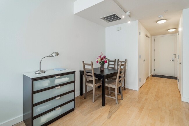 Photo - 222 Montgomery St Unidad 1D
