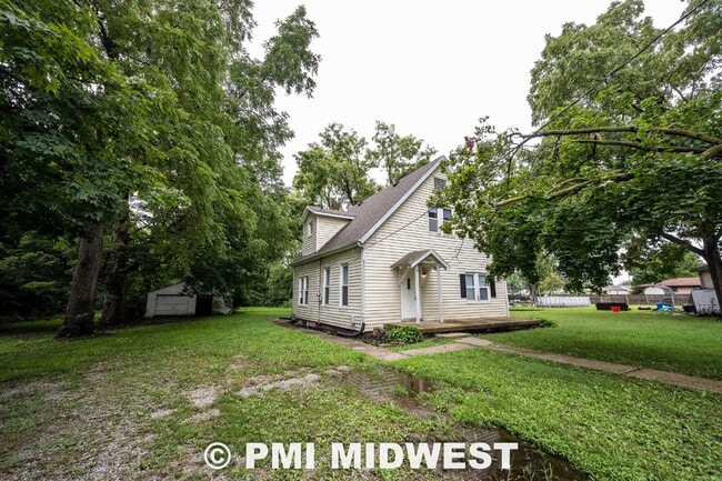 Building Photo - "Charming 3-Bedroom Home with Spacious Layout in Indianapolis!"