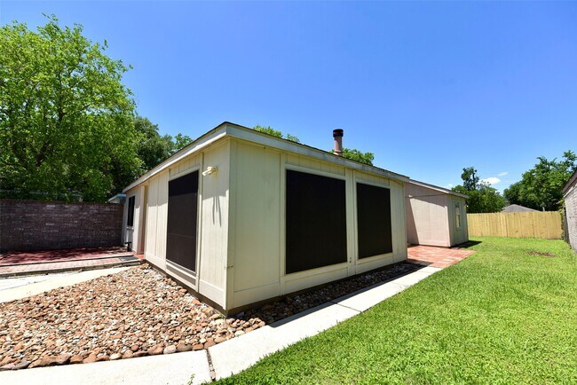 Photo - 16222 Queensdale Dr