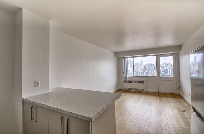 Photo - 3460 Rue Durocher Unit 1206