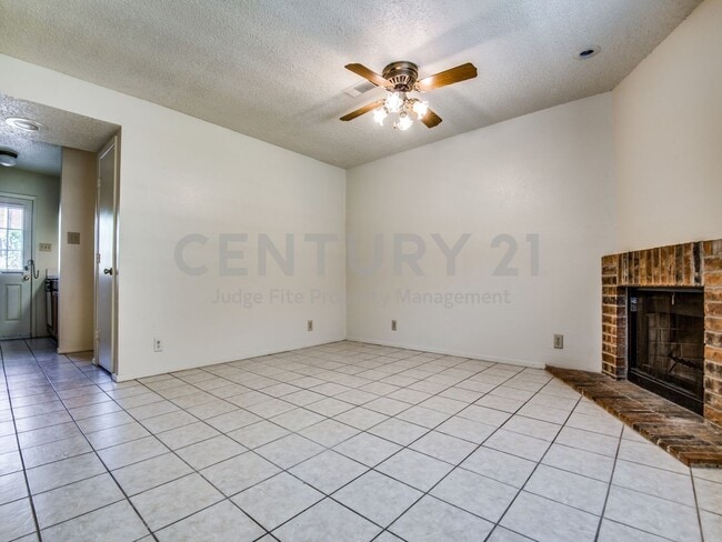 Photo - Great 2-Story 2/2.5 Condo Close to UNT For Rent!