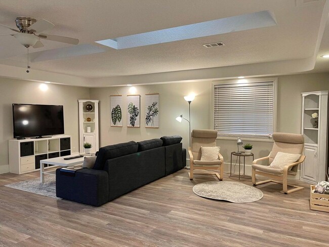 Building Photo - 13150 Doubletree Cir Rental