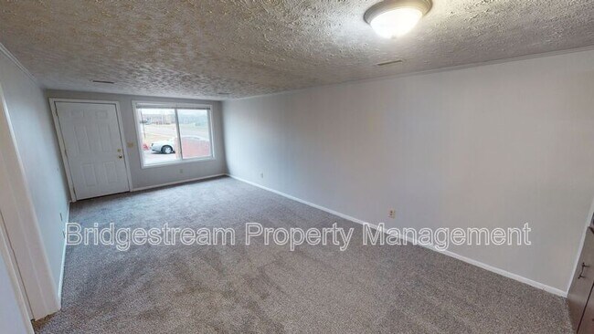 Photo - 852 Randler Ave