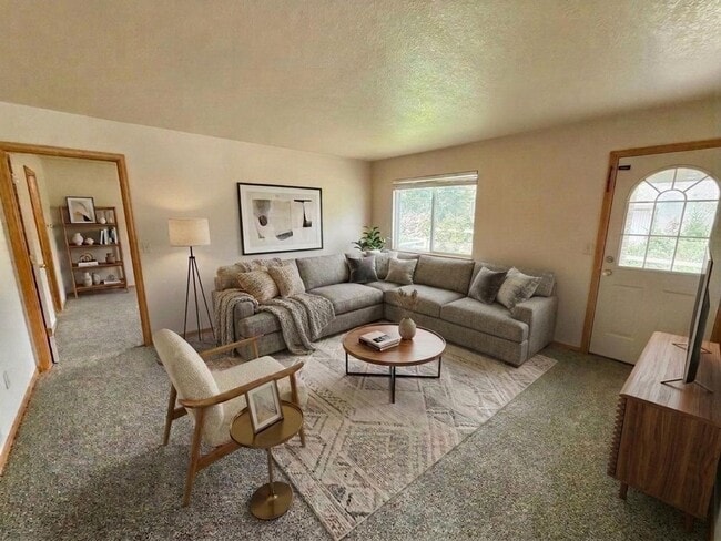 Building Photo - Ranch Style Home Located on Dead-End Street, Easy Access to I-25