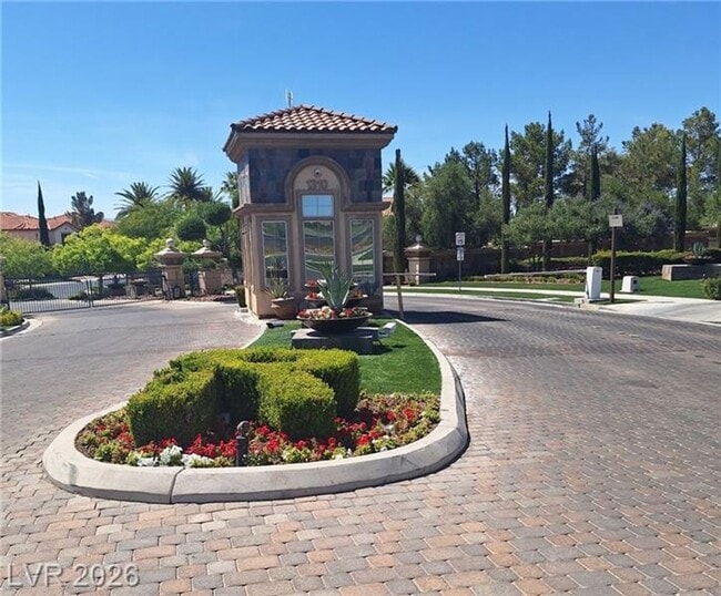 Building Photo - LUXURY HOME IN SEVEN HILLS