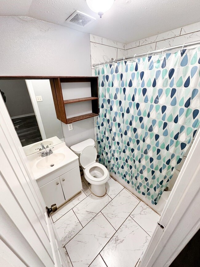 Photo - 2522 Rosalie St Unit B