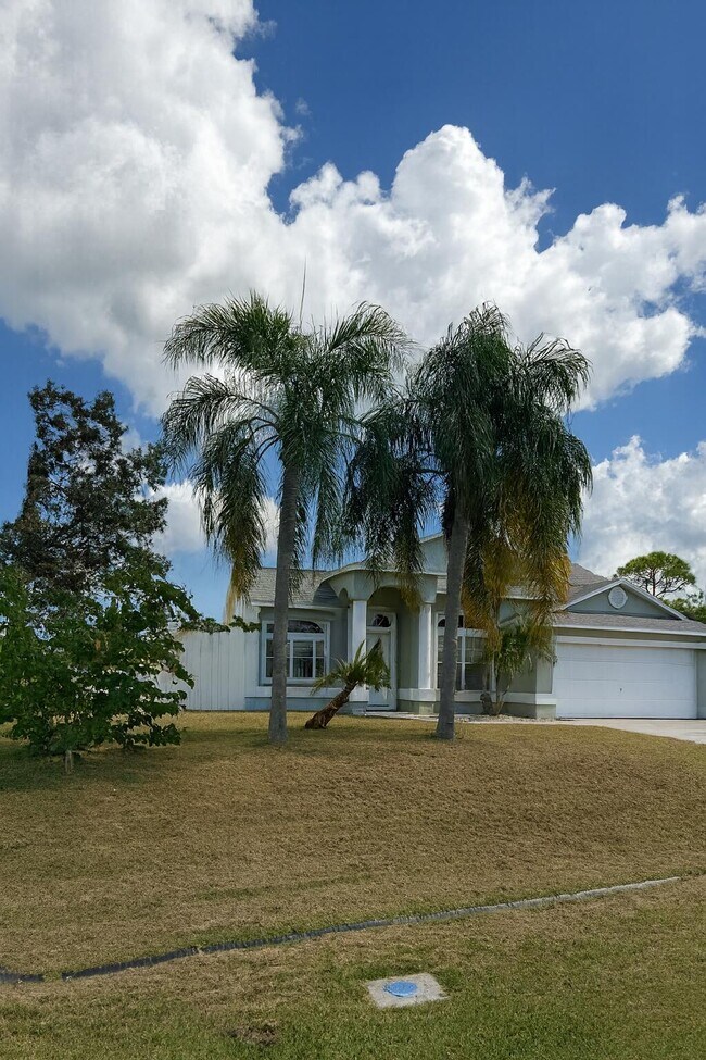 Photo - 1900 SW Logwood Rd