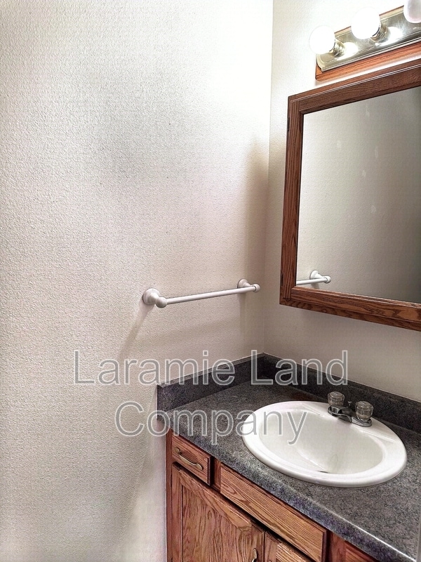 Photo - 1675 N 6th St Unit 2