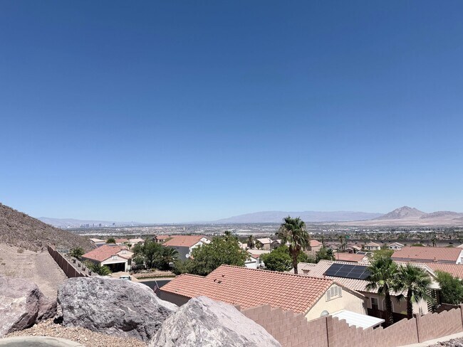 Photo - 380 Rosefinch St