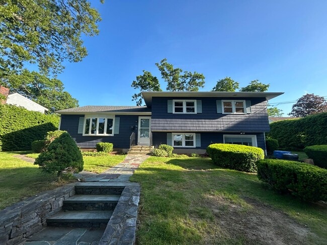 Photo - Great spacious Single Family