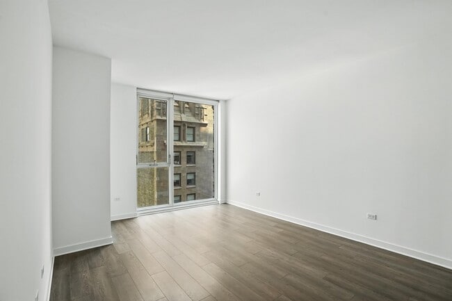 Photo - 37 W Randolph St