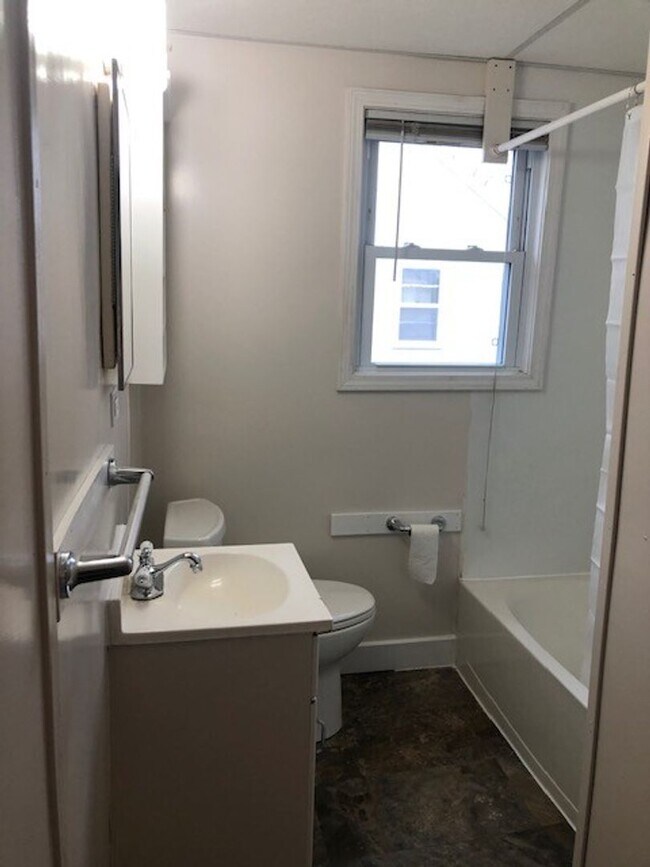 Photo - 3 Bedrooms, 1 Bathroom Duplex Lower Level in Brainerd, MN