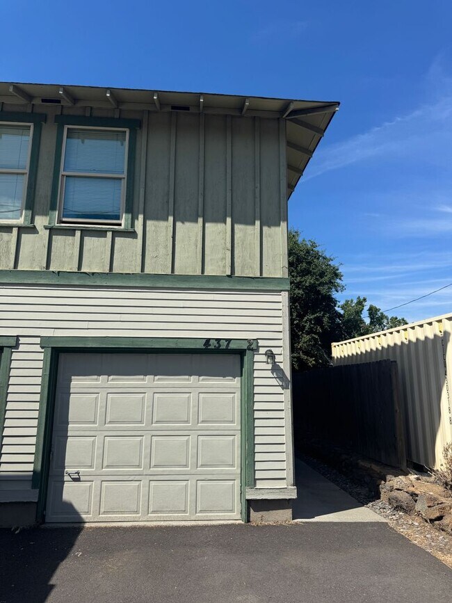 Photo - 437 NE Irving Ave Unidad 2