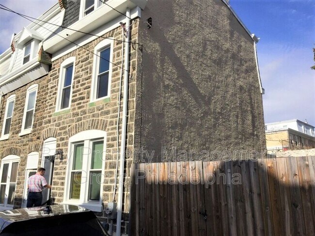 Building Photo - 230 Wendover St
