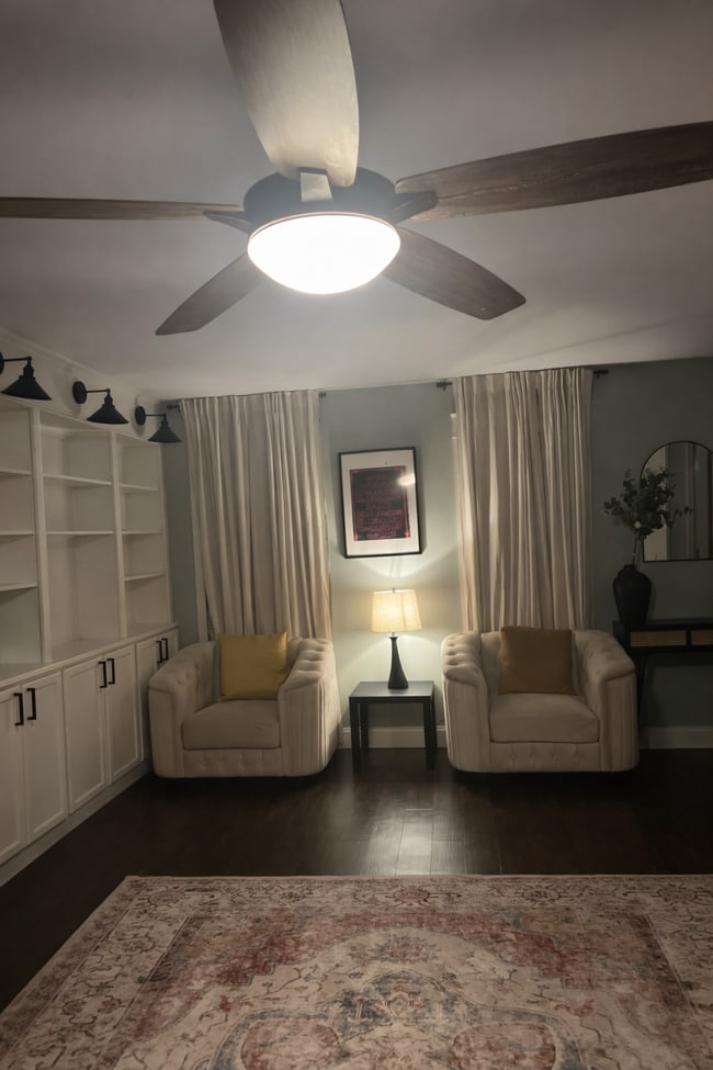 Photo - 102 Elliott Way