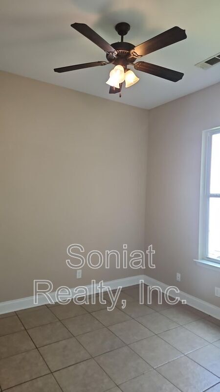 Photo - 8922 Stroelitz St