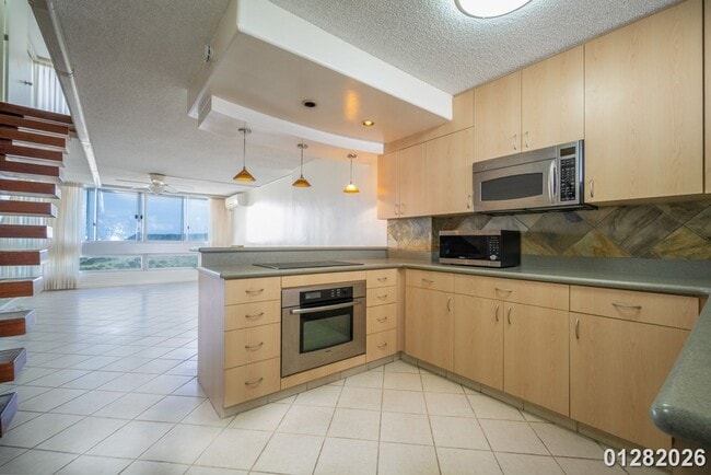 Photo - $2750.00 1bd/1ba/1pkg Condominium in Ala Wai SkyRise