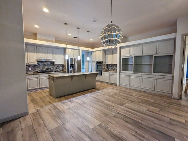 1 Mission Palms Dr W