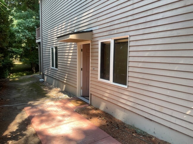 Building Photo - 23824 SE 28th St Unit 1