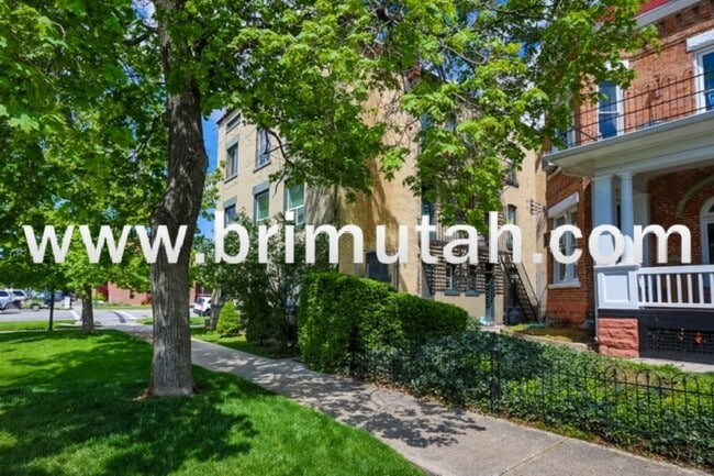 Photo - 273-275 S. 400 E. - 12
