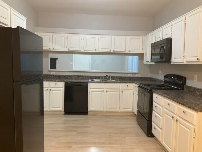 Photo - 512 Buttercup