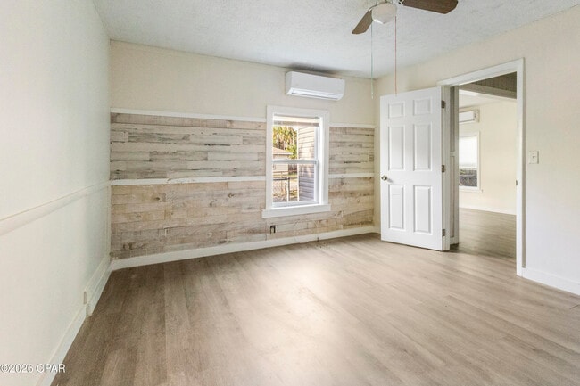 Photo - 2722 E 6th St