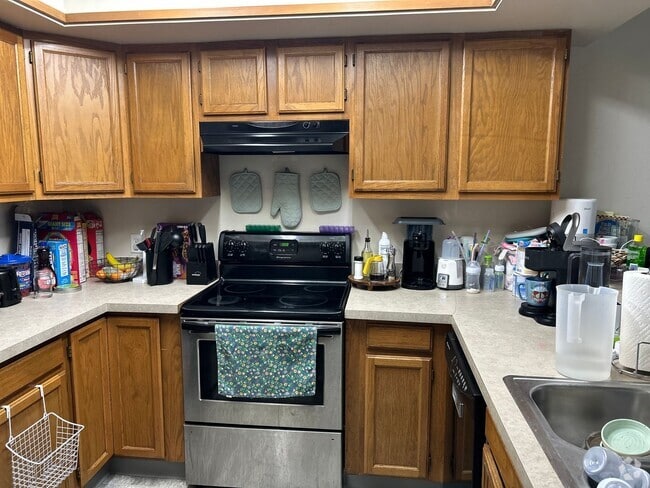 Building Photo - Century 21 Gold Rush - 3 bed, 2 bath (Fair... Rental
