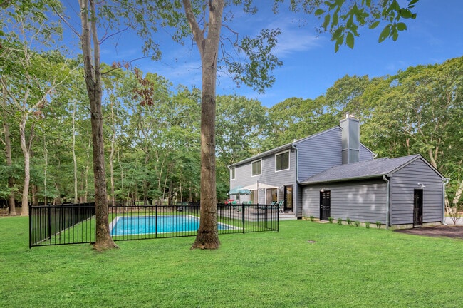 Photo - 463 Merchants Path