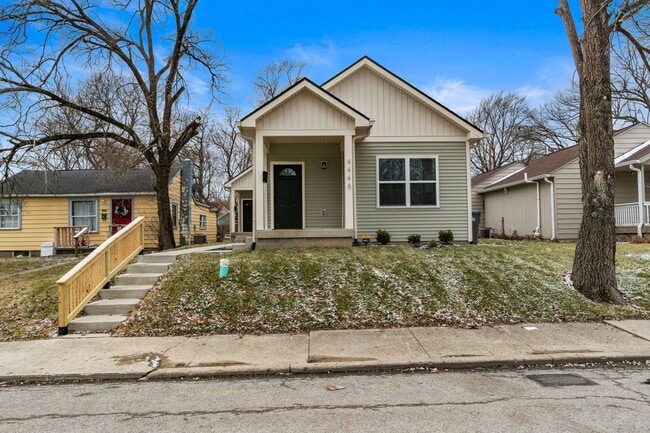 Building Photo - Incredible 2 bedroom 1 bathroom Duplex!