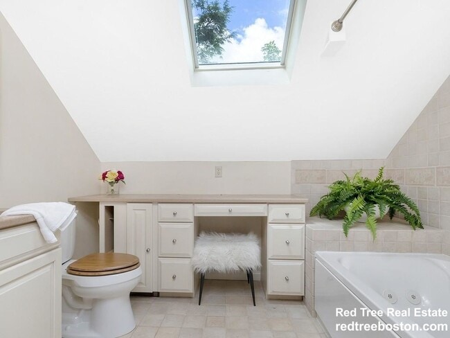 Photo - 68 Algonquin Rd