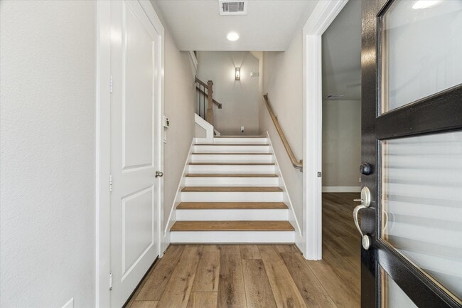 Building Photo - 1214 W 25th St