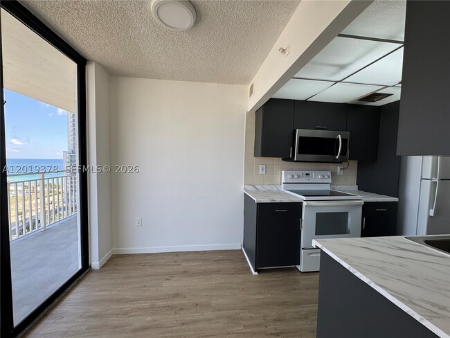 Photo - 210 174th St Unit 1918