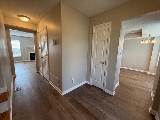 Photo - LARGE BEAUTIFUL 3 Bedroom 2.5 Bath Townhou...