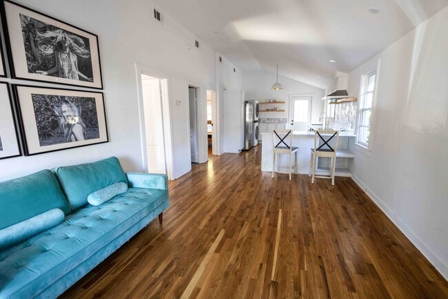 Photo - 731 E 34th St