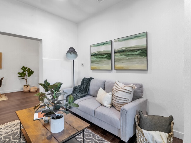 Photo - 739 24th St Unidad 2