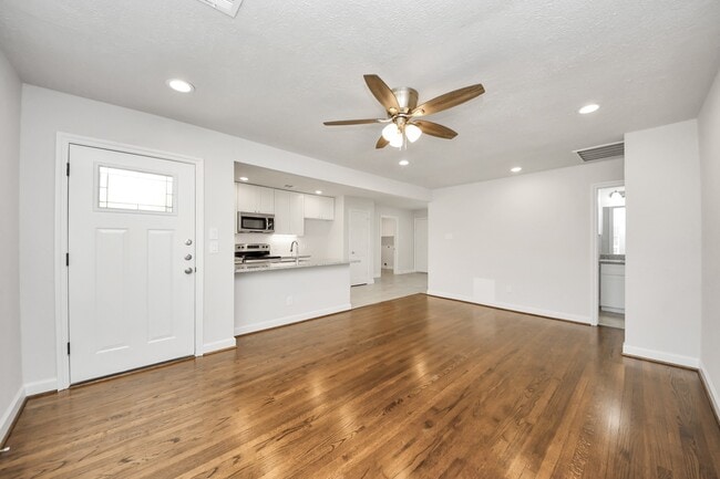 Photo - 6934 Neff St