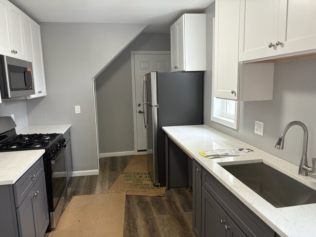 Photo - 2870 Vanderburg St