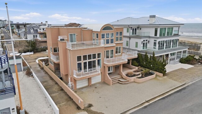 Building Photo - 119 S 11th Ave