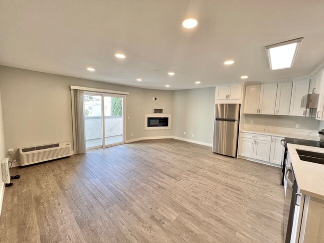 Photo - Resort-Style Coastal Studio with Pool, Jacuzzi & Rooftop