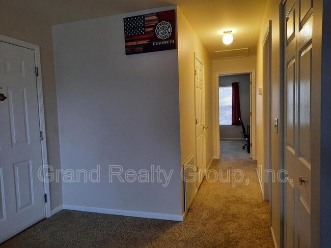 Photo - 1075 N Village Dr