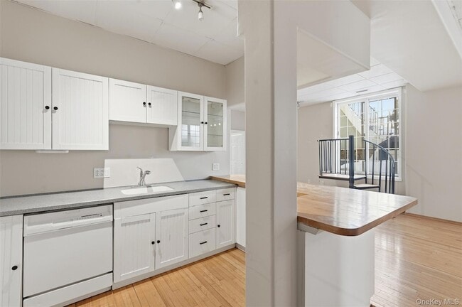 Building Photo - 248 Depew Ave Unit 2