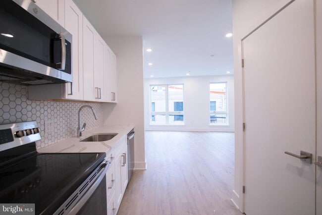 Building Photo - 1325 N Lee St Unit 301 Rental