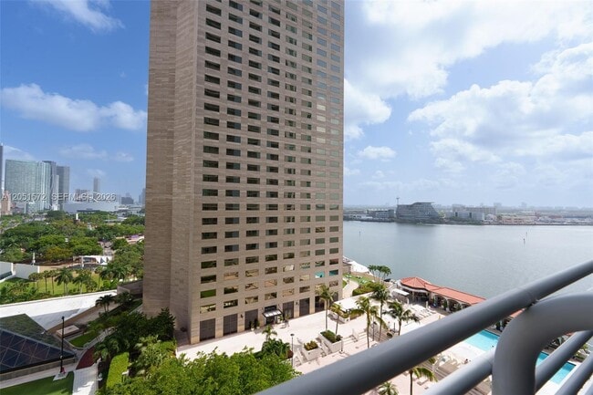 Building Photo - 335 S Biscayne Blvd Unit 1600