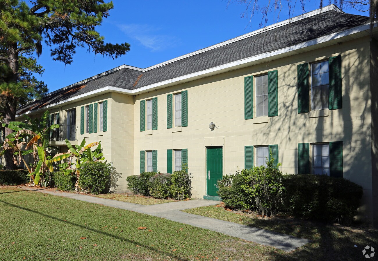 Briarwood - Briarwood Apartments